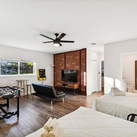 Plush Sheets, Games!, Huge Backyard, Massage Chair Tampa Eksteriør bilde