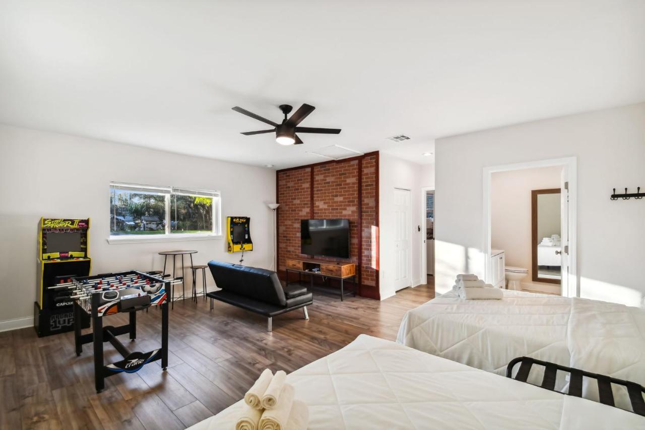 Plush Sheets, Games!, Huge Backyard, Massage Chair Tampa Eksteriør bilde