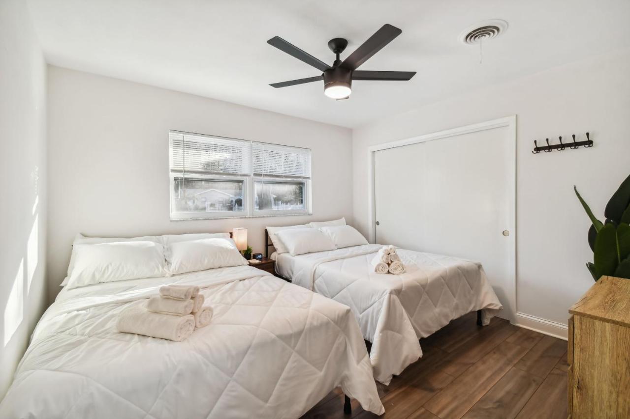 Plush Sheets, Games!, Huge Backyard, Massage Chair Tampa Eksteriør bilde