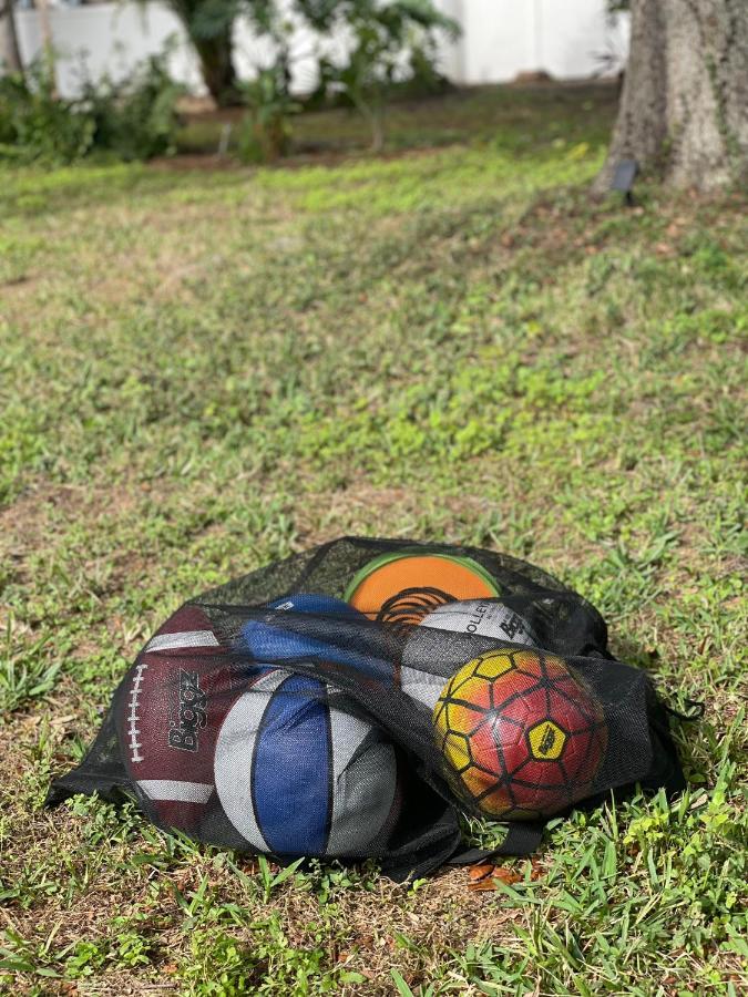 Plush Sheets, Games!, Huge Backyard, Massage Chair Tampa Eksteriør bilde