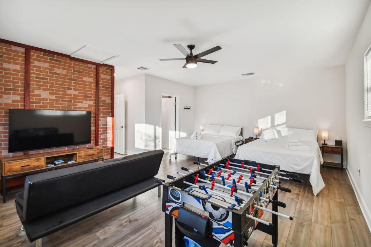 Plush Sheets, Games!, Huge Backyard, Massage Chair Tampa Eksteriør bilde