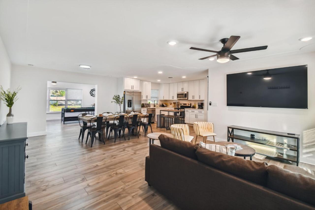 Plush Sheets, Games!, Huge Backyard, Massage Chair Tampa Eksteriør bilde